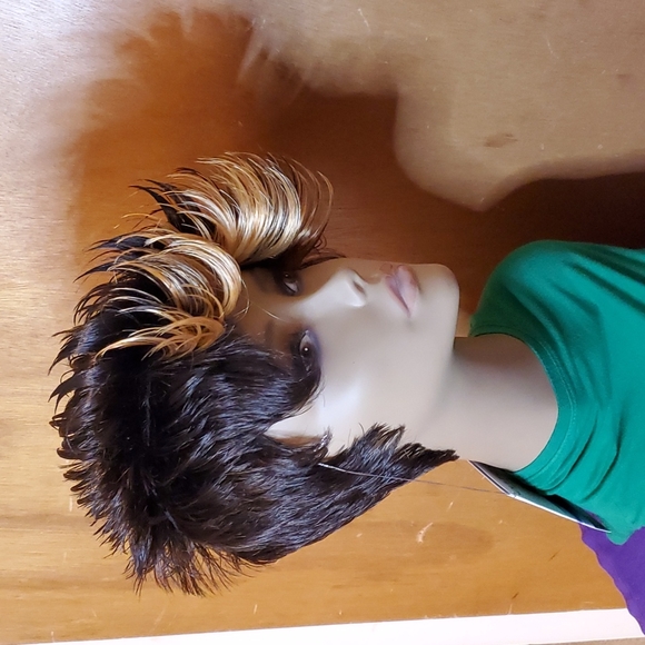Short Brown / Blonde Spiky Wig - Picture 5 of 6